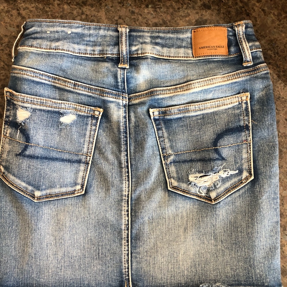 AMERICAN EAGLE DESTROYED DENIM SKIRT SIZE 2